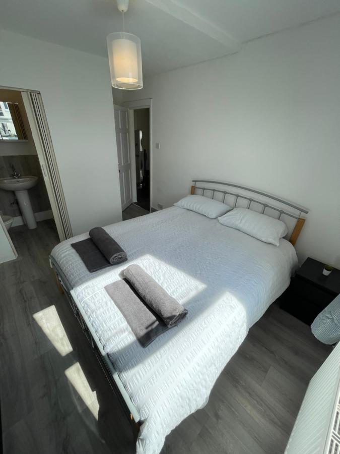 M&C Guest House Birkenhead Exterior photo
